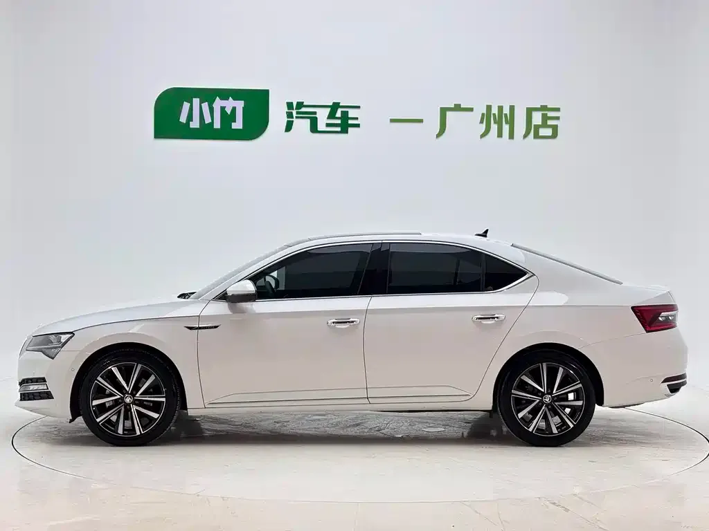 Skoda Superb — фото 8