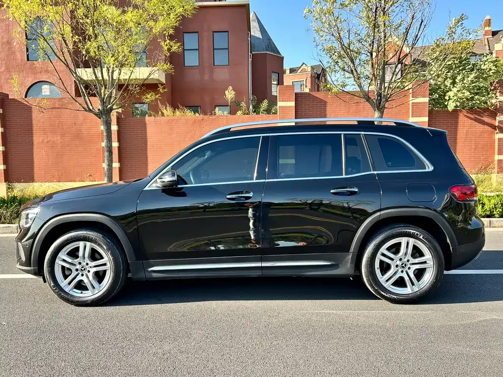 Mercedes-Benz GLB — фото 10
