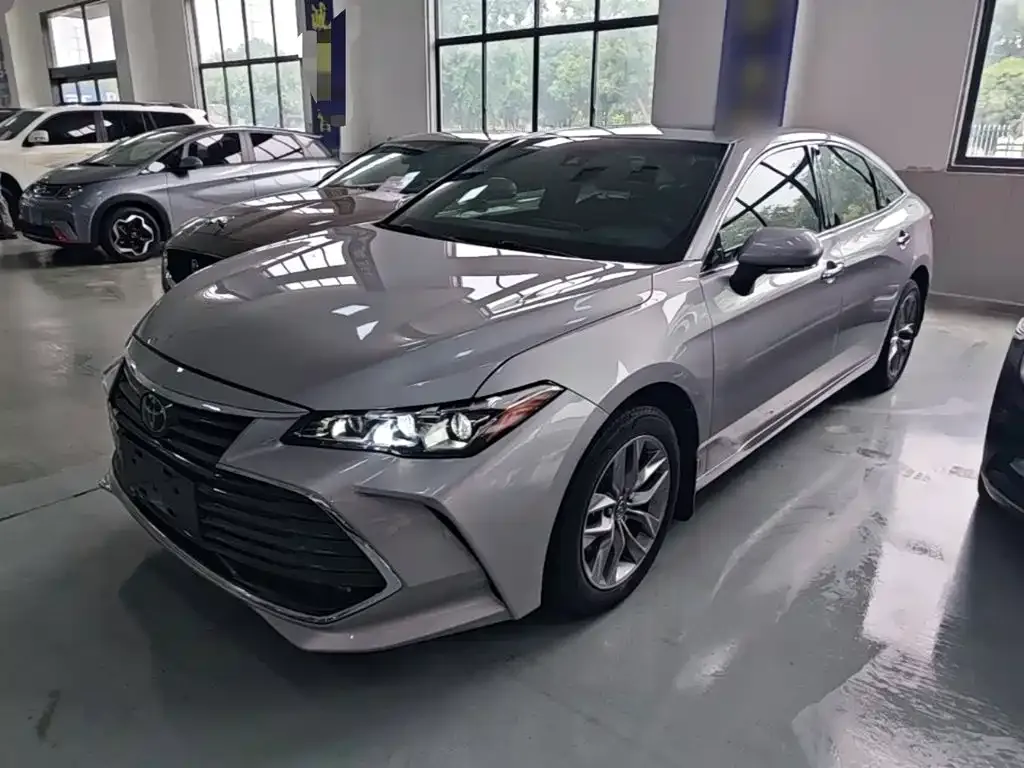 Toyota Avalon — фото 1