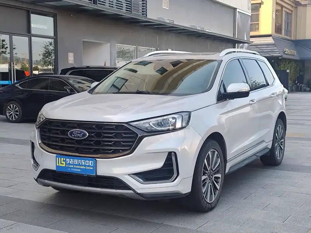 Ford Edge — фото 1