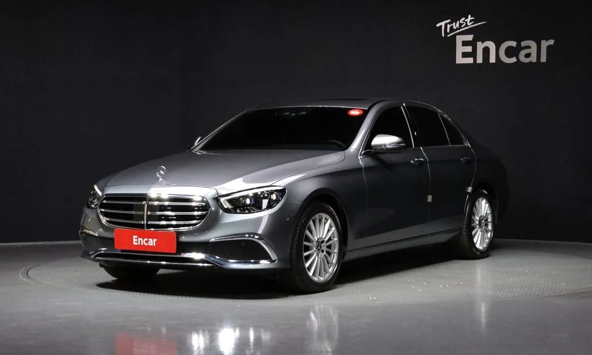 Mercedes-Benz E-Class — фото 1