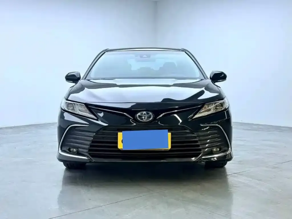 Toyota Camry — фото 2