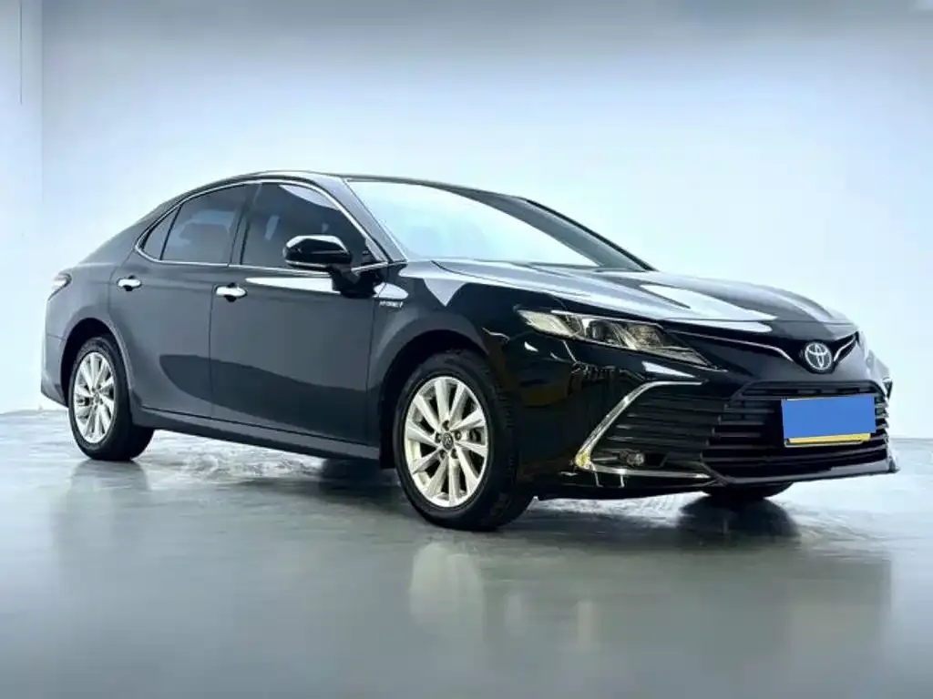 Toyota Camry — фото 10