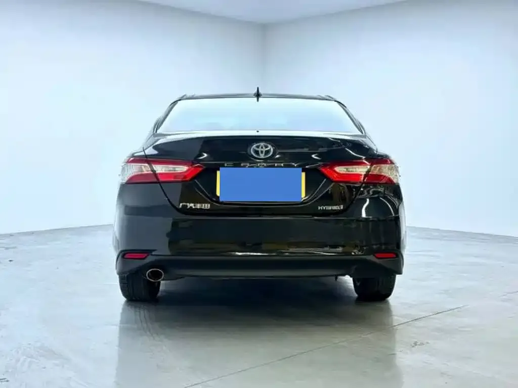 Toyota Camry — фото 9