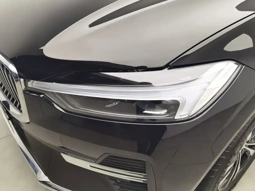 Volvo XC60 — фото 10