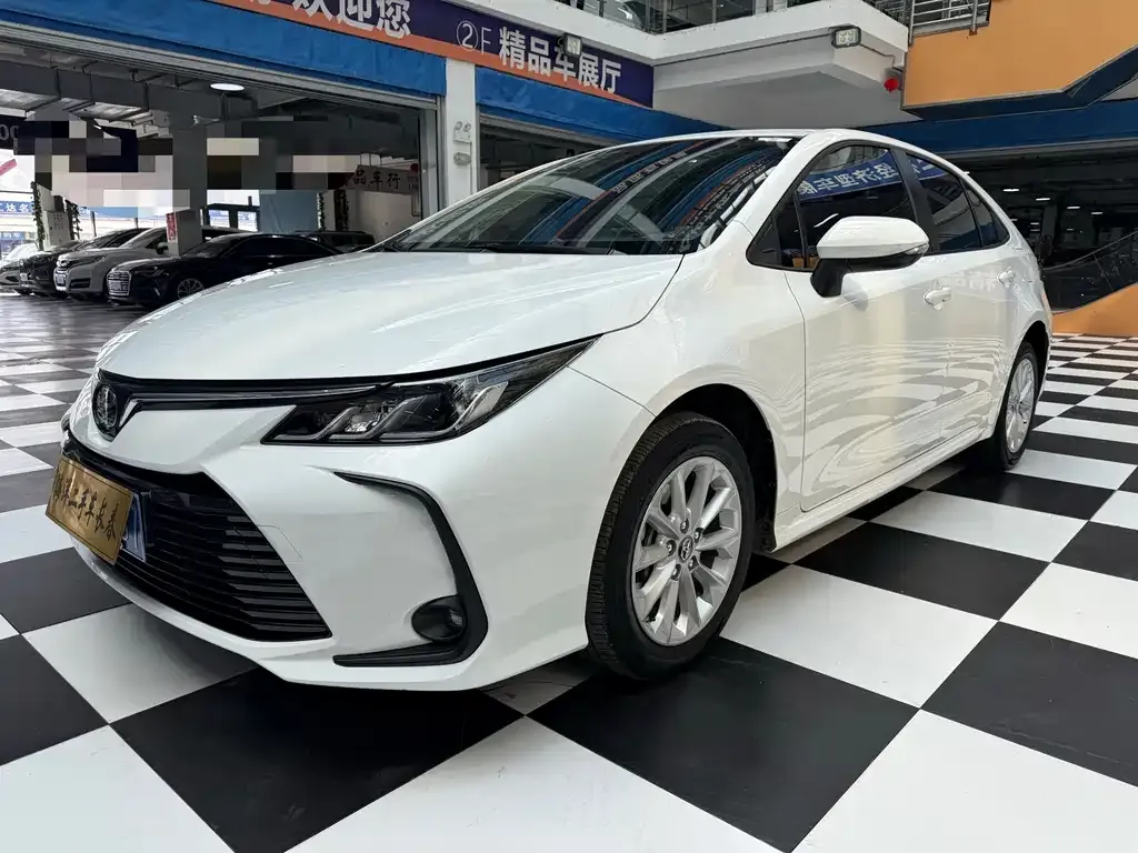 Toyota Corolla — фото 1