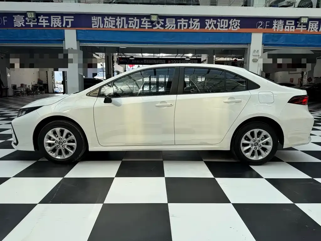 Toyota Corolla — фото 2