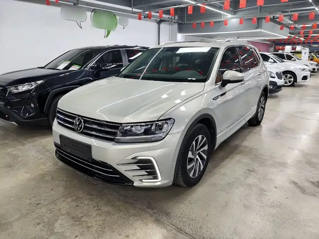 Volkswagen Tiguan L PHEV — фото 4