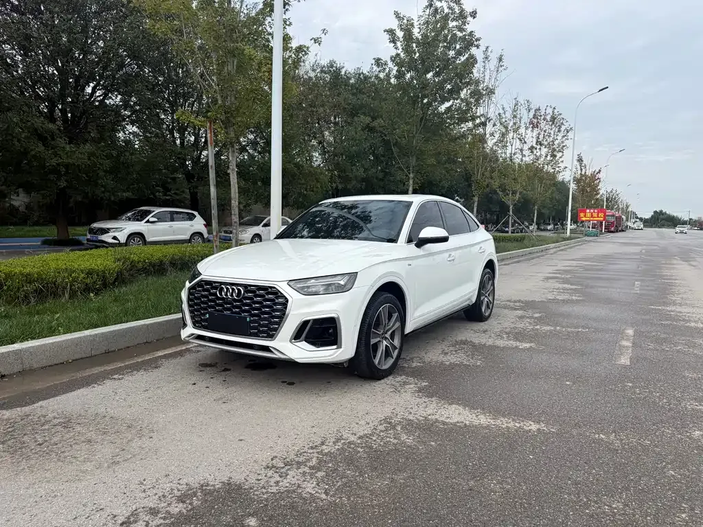 Audi Q5L Sportback — фото 1