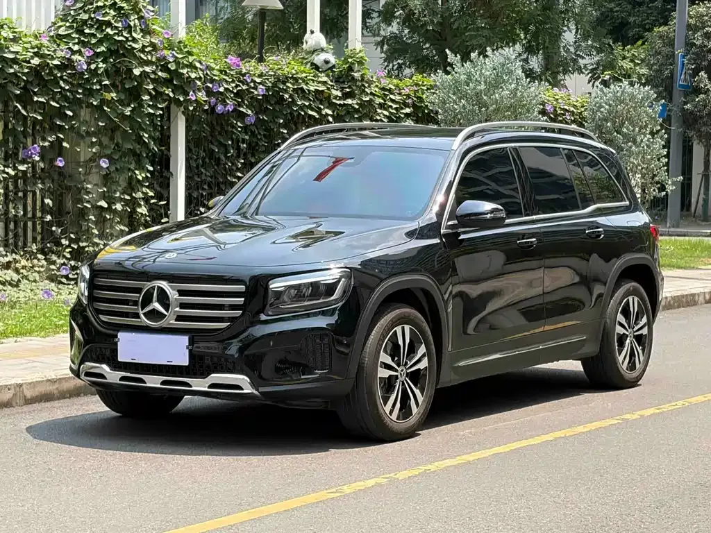 Mercedes-Benz GLB — фото 1