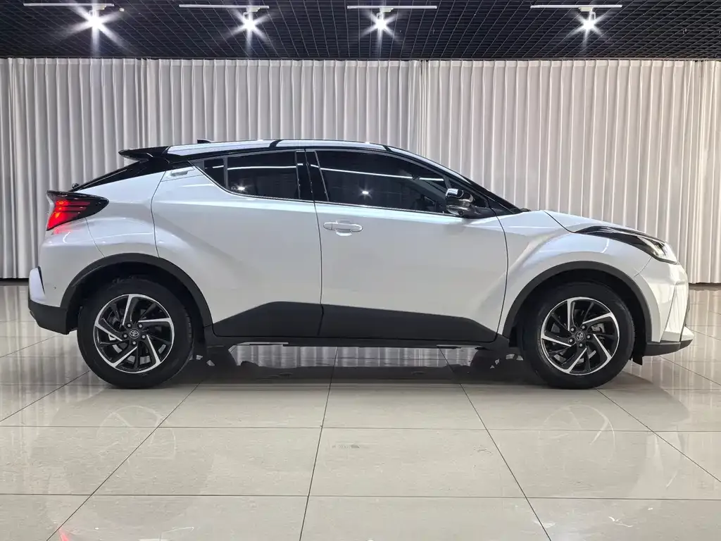 Toyota C-HR — фото 7