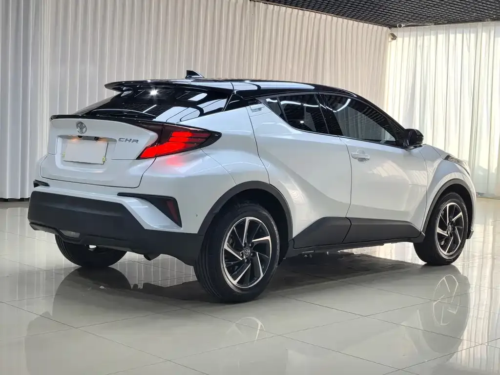 Toyota C-HR — фото 2