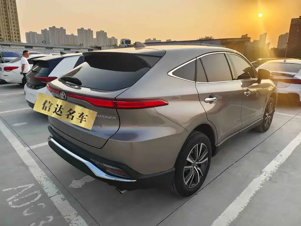 Toyota Harrier — фото 4