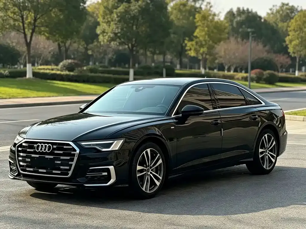 Audi A6L — фото 1