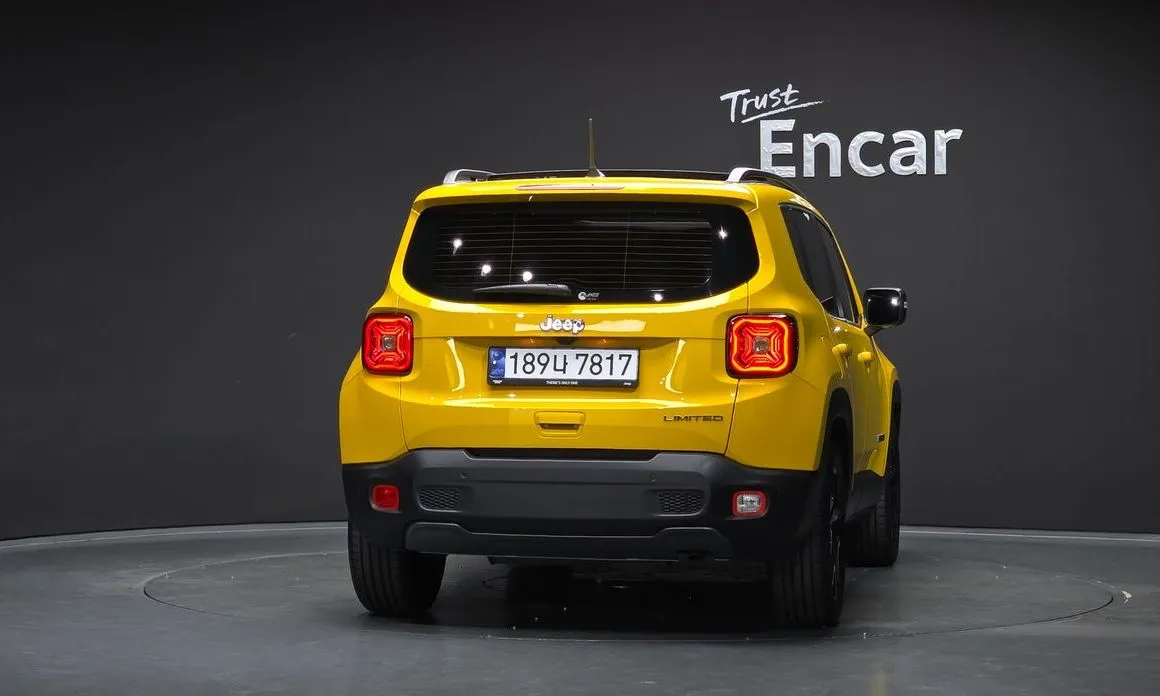 Jeep Renegade — фото 6