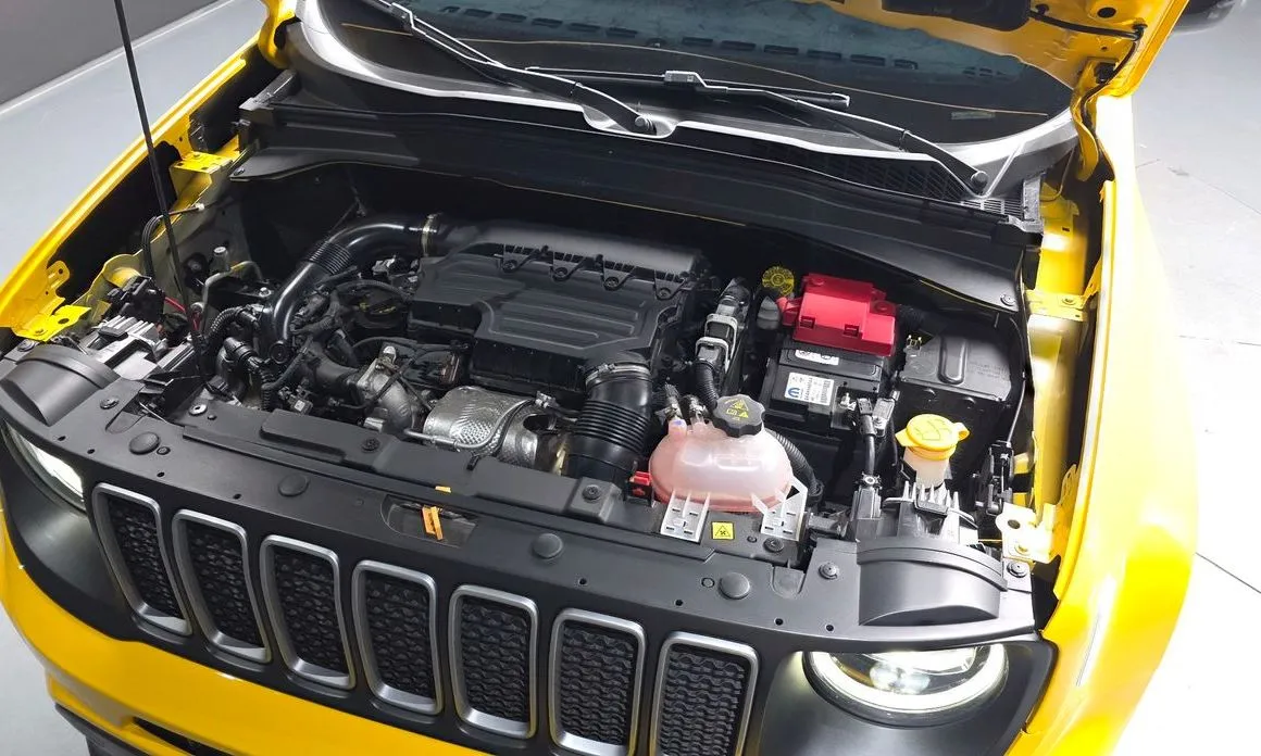 Jeep Renegade — фото 10