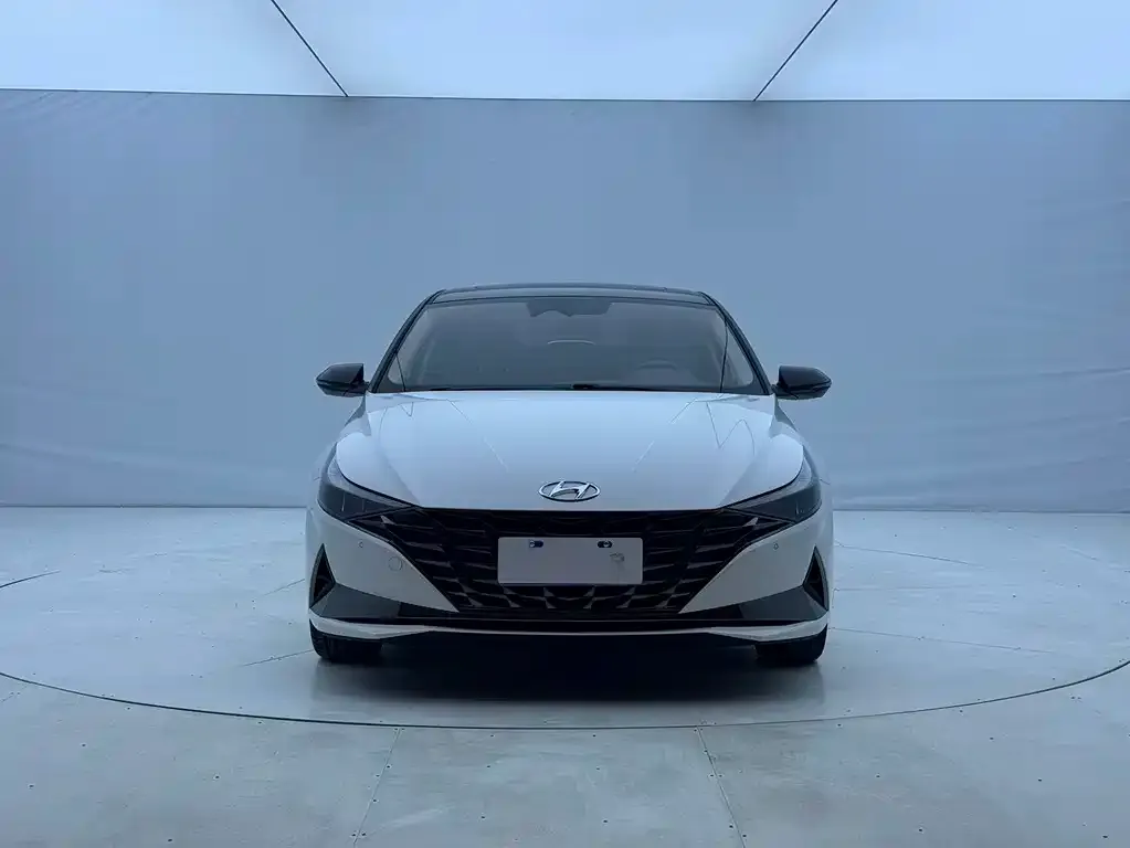Hyundai Elantra — фото 2