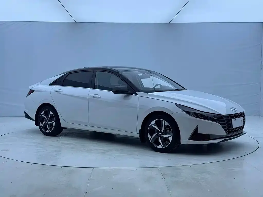 Hyundai Elantra — фото 6