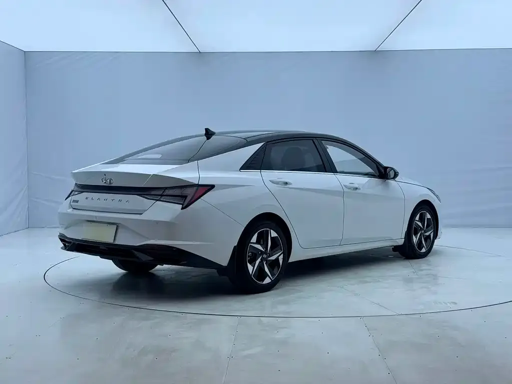 Hyundai Elantra — фото 7