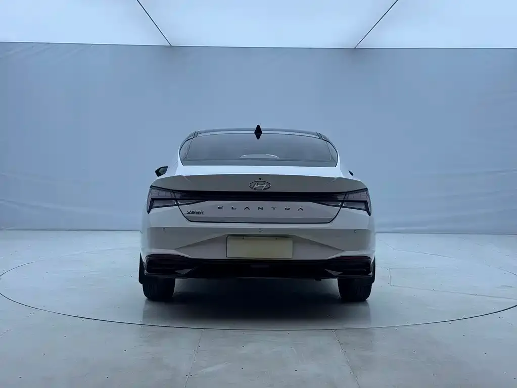 Hyundai Elantra — фото 4
