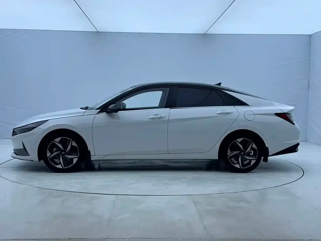Hyundai Elantra — фото 9