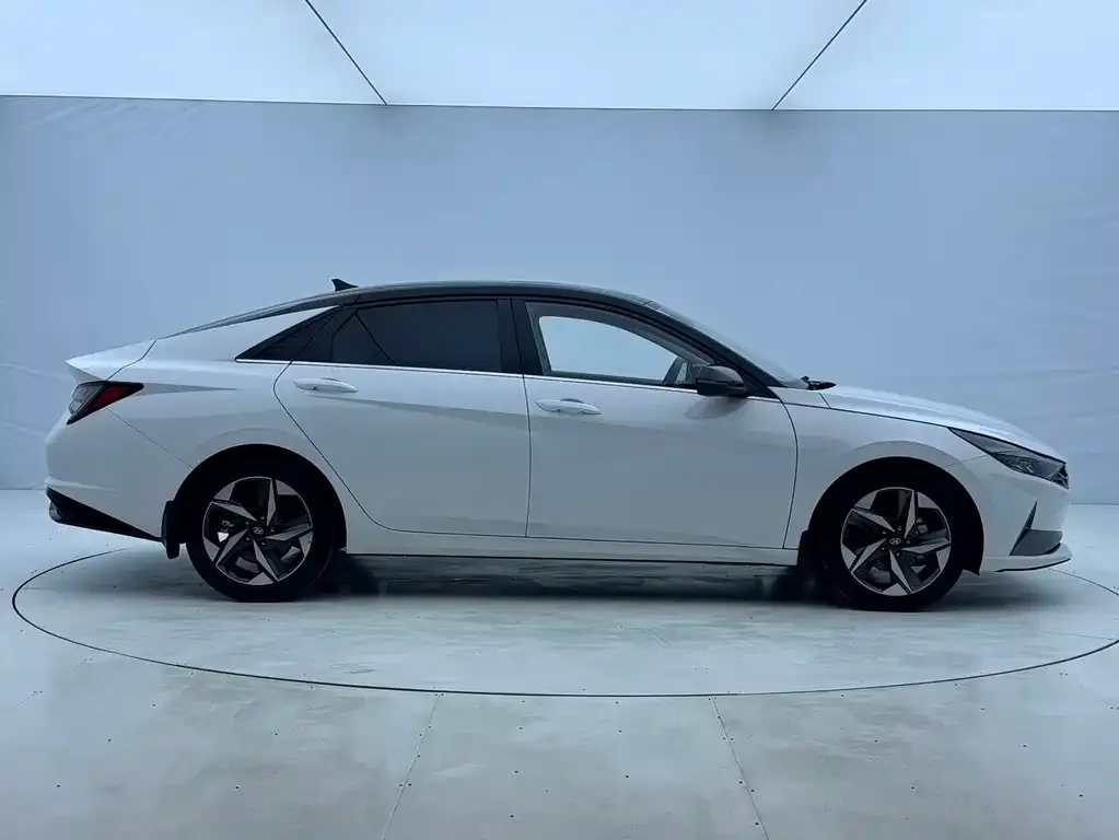 Hyundai Elantra — фото 5