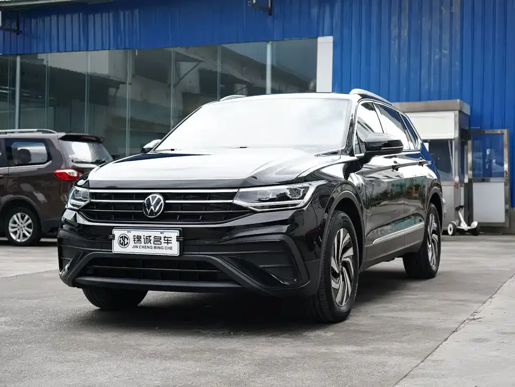 Volkswagen Tiguan L — фото 1