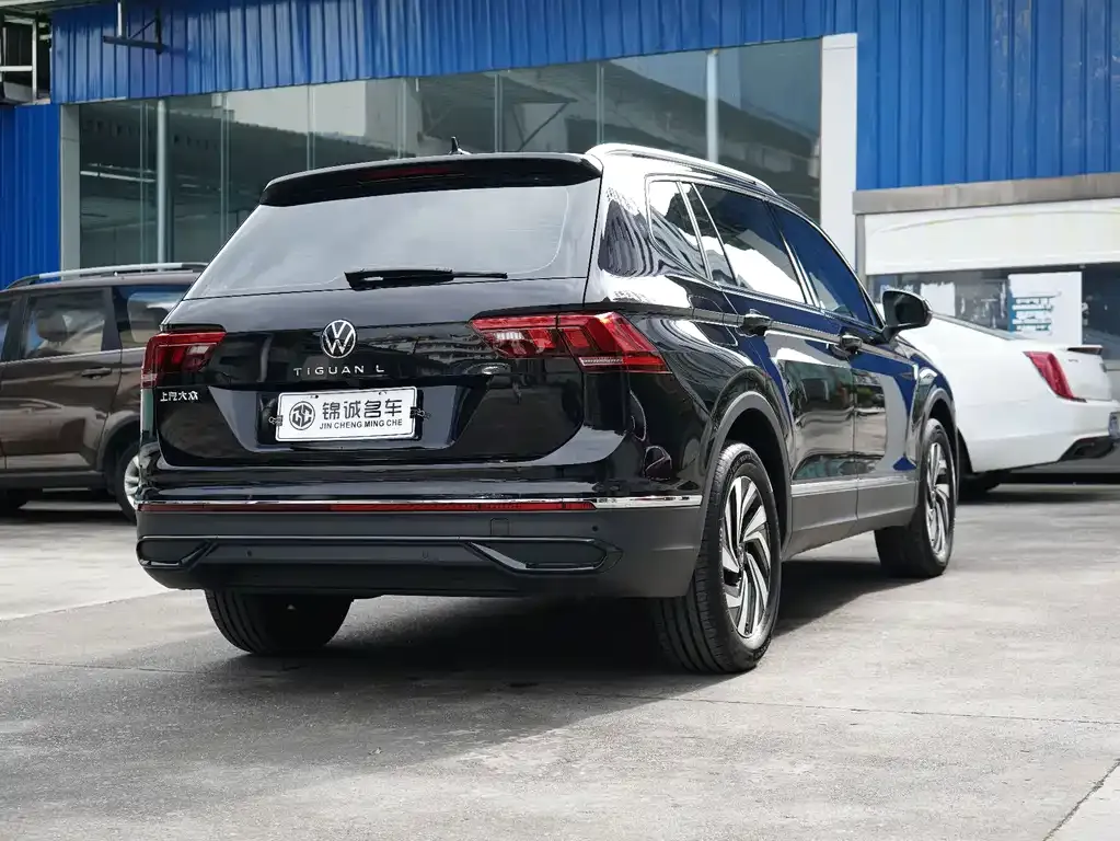 Volkswagen Tiguan L — фото 9