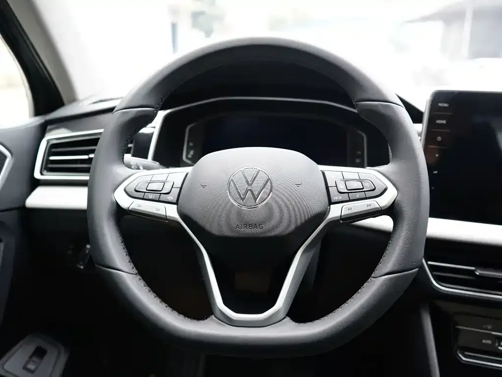 Volkswagen Tiguan L — фото 6