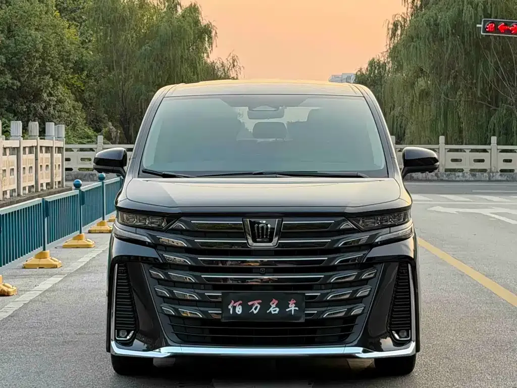 Toyota Vellfire — фото 4