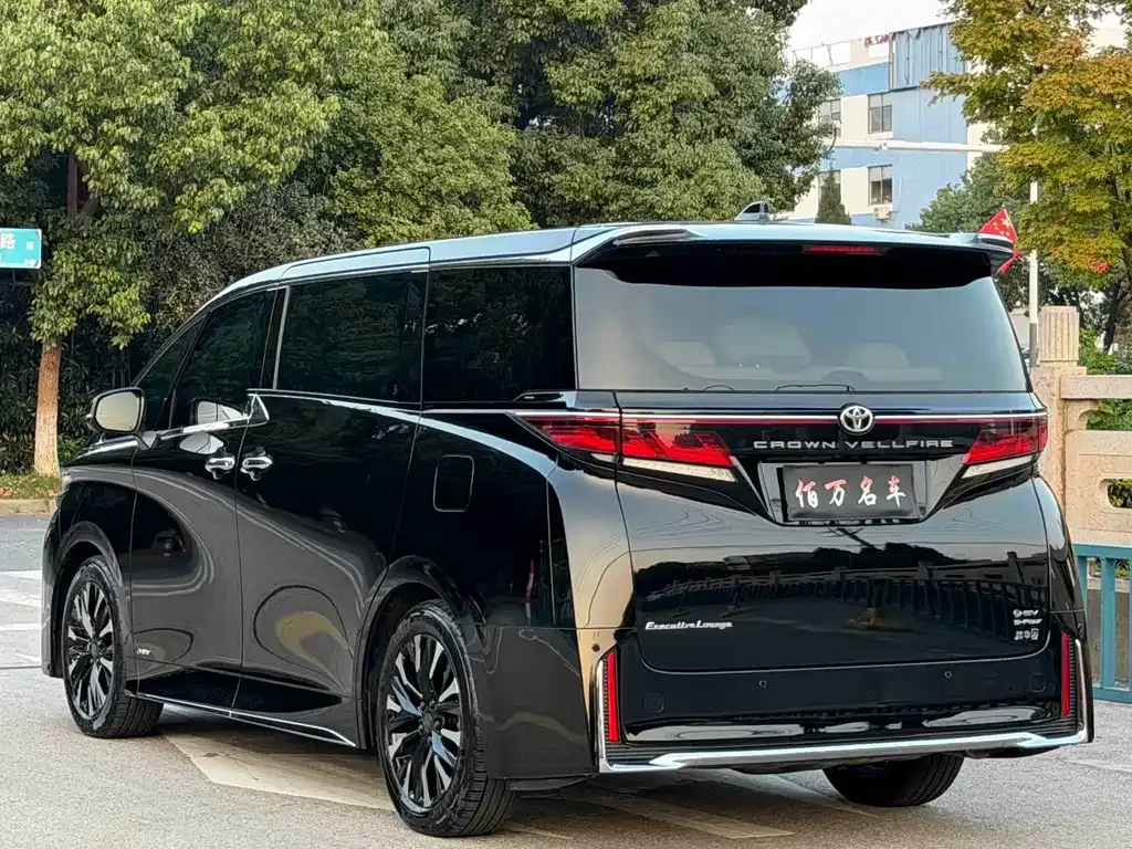 Toyota Vellfire — фото 10