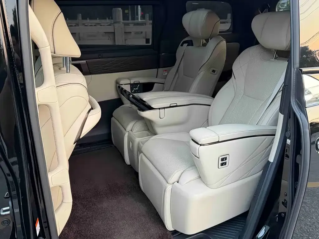 Toyota Vellfire — фото 2