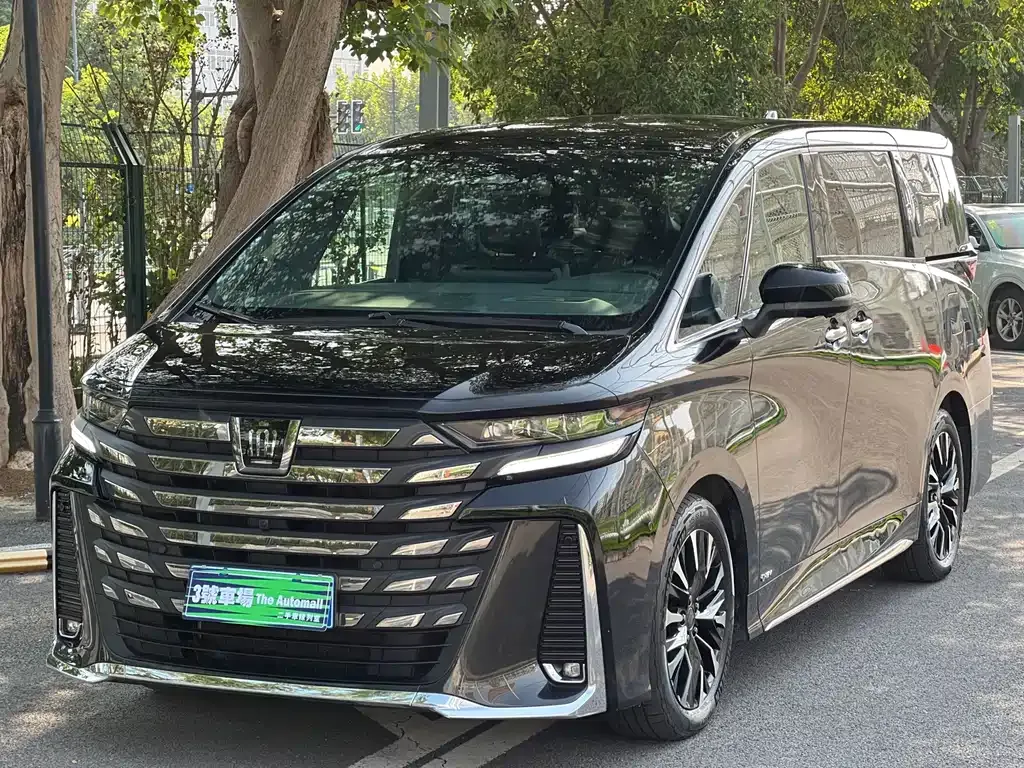 Toyota Vellfire — фото 1