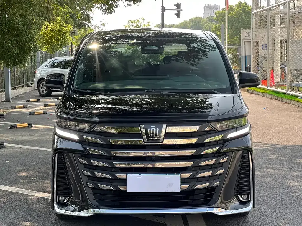 Toyota Vellfire — фото 7