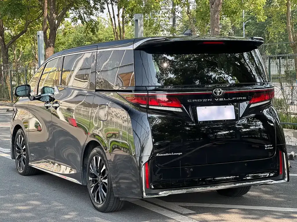 Toyota Vellfire — фото 6