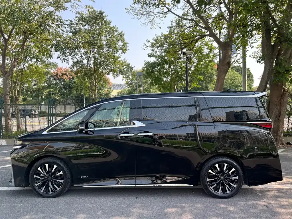 Toyota Vellfire — фото 8