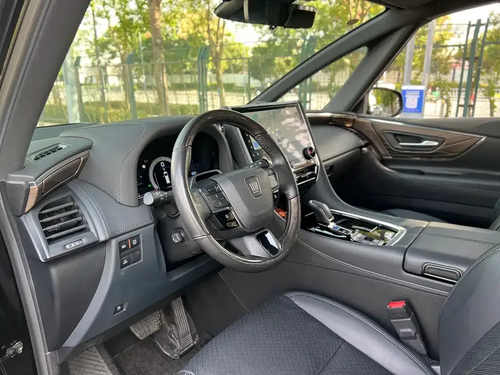 Toyota Vellfire — фото 2