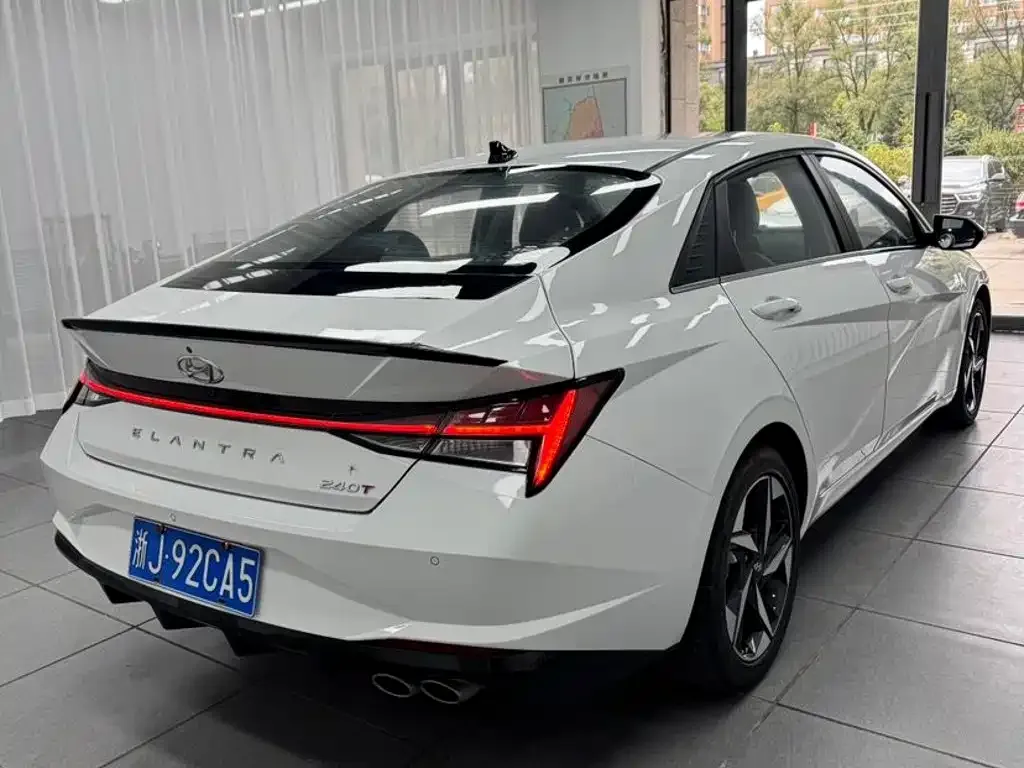 Hyundai Elantra — фото 3