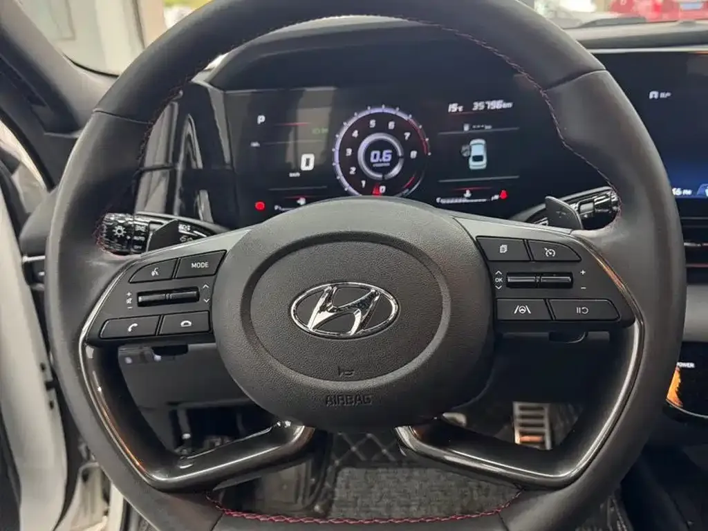 Hyundai Elantra — фото 2
