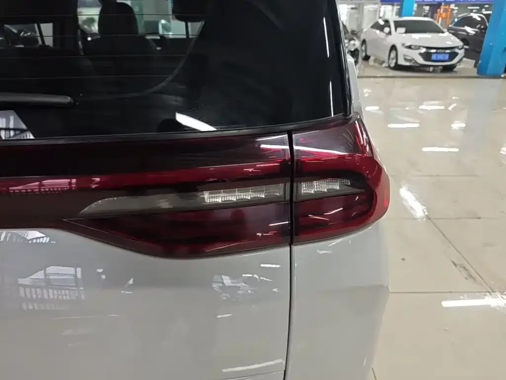 GAC Motor Trumpchi M6 — фото 10