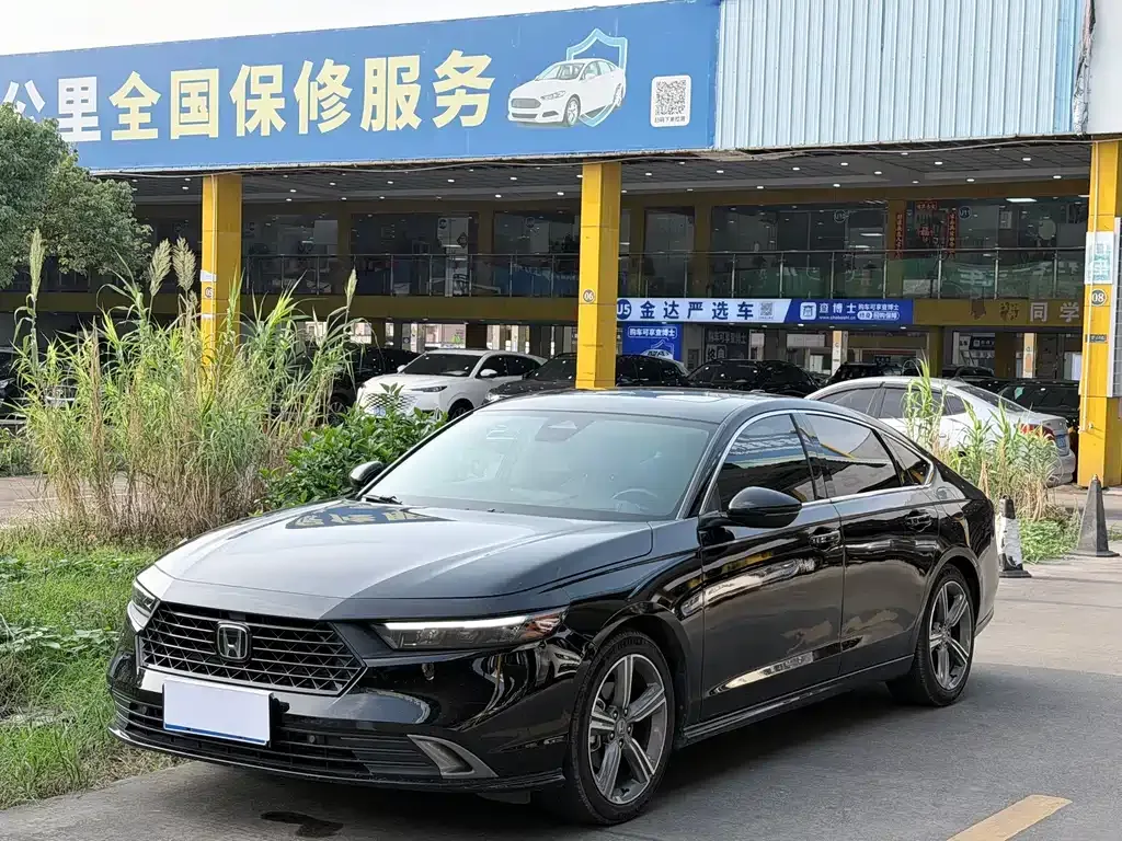 Honda Accord — фото 1