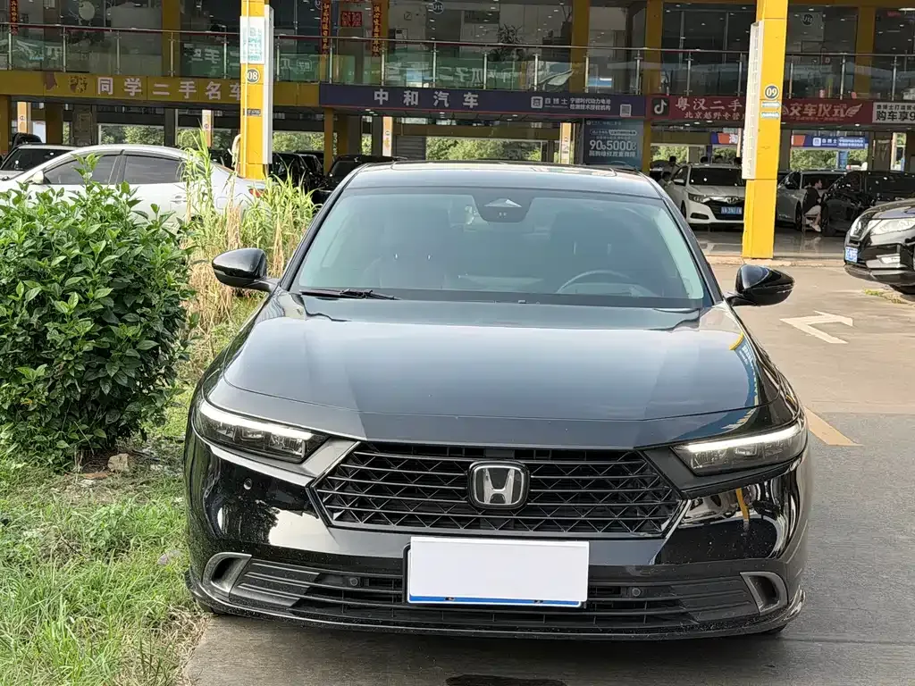 Honda Accord — фото 8
