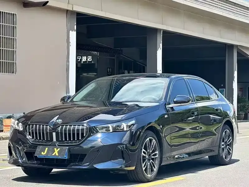 BMW 5 Series — фото 1
