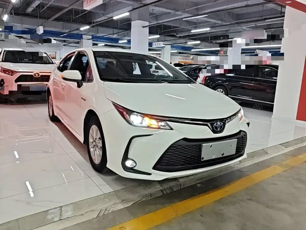 Toyota Corolla — фото 8