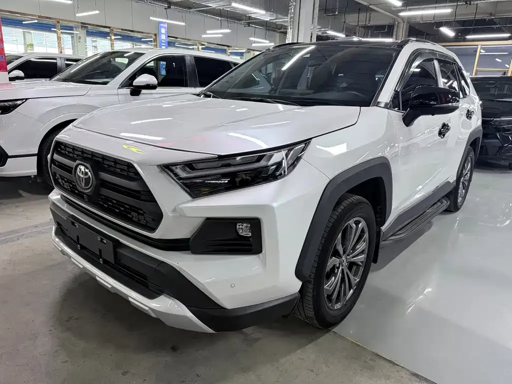 Toyota RAV4 — фото 1