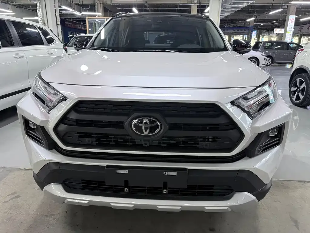 Toyota RAV4 — фото 2