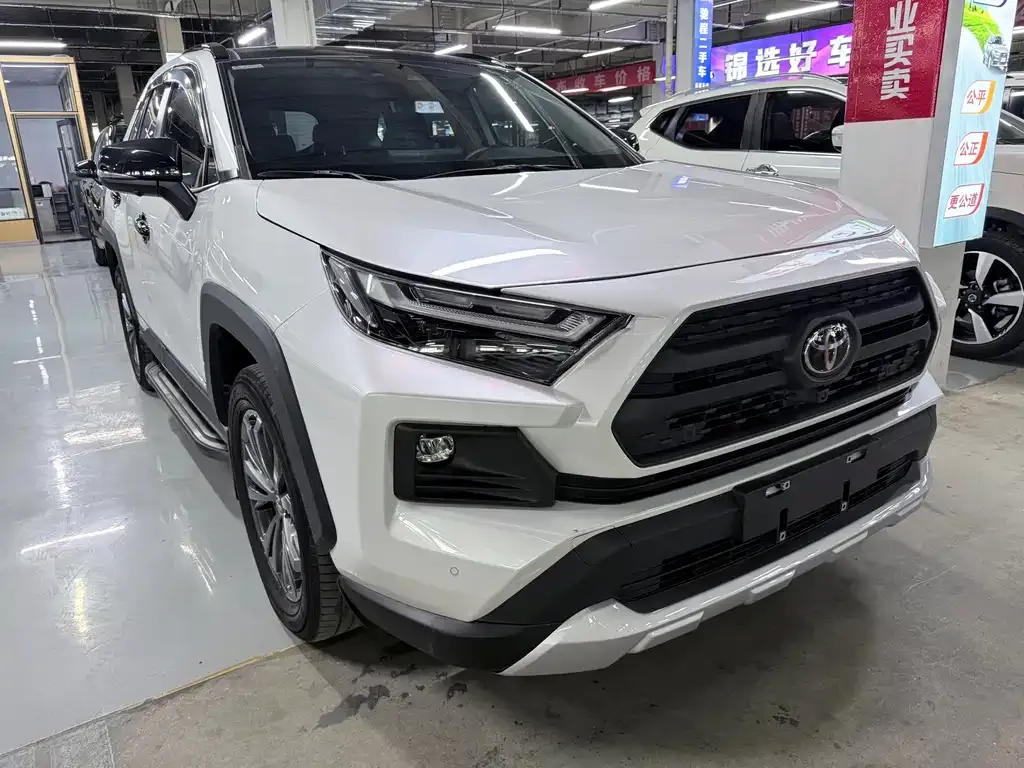 Toyota RAV4 — фото 6