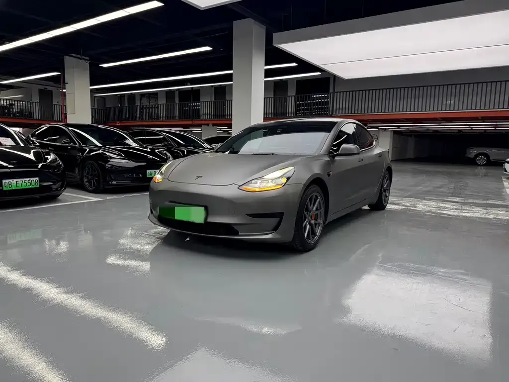 Tesla Model 3 — фото 1