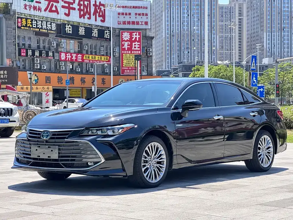 Toyota Avalon — фото 1