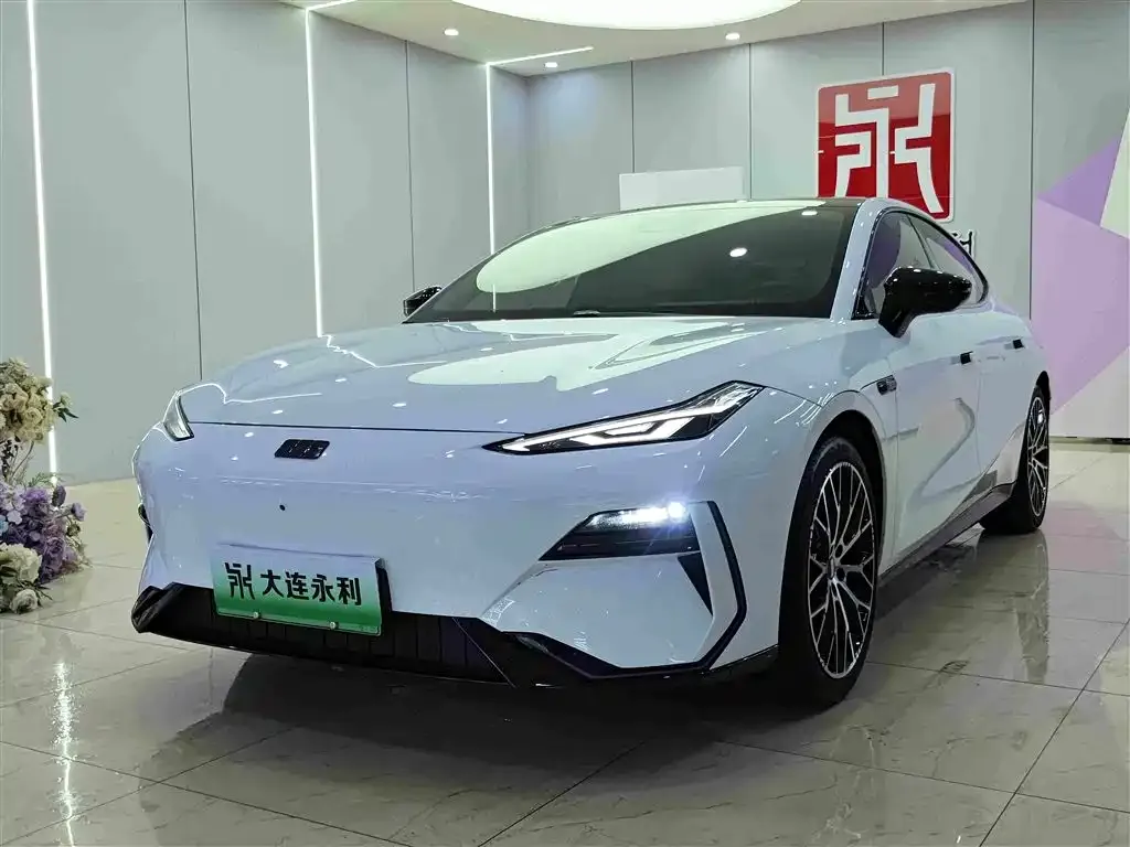 Geely Galaxy E8 — фото 1